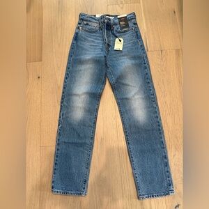 BNWT Levi’s Wedgie Straight